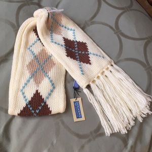 Women’s scarf. NWT. Dockers.